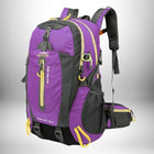 Un sac à dos de randonnée violet avec des bordures noires et jaune. Il comporte de nombreuses sangles et poches, et le texte « KEEP WALKING ».
— vue 7