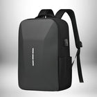 Un sac à dos noir avec un motif blanc simple, un port USB et une poche latérale. — vue 7