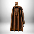 Vue latérale d'un cartable enseignant homme en cuir marron, avec des détails dorés et une fermeture éclair. — vue 5