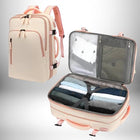 Image d'un sac a dos easyjet 45 36 20 et d'une valise assortie ouverte, remplie de vêtements, de couleur beige et rose, avec des détails de compartiments internes. — vue 7