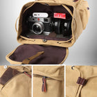 Image d'un sac a dos coton couleur beige ouvert, révélant son contenu : un appareil photo Leica, un chargeur, des écouteurs et un paquet de cigarettes. — vue 4