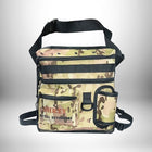 Un sac a dos pour detecteur metaux de camouflage avec plusieurs compartiments et une bandoulière noire, parfait pour le transport et l'organisation d'équipement. — vue 6