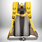 Vue arrière d'un sac à dos de randonnée jaune et gris, avec des sangles d'épaule réfléchissantes et une sangle de poitrine. Il y a une zone de soutien arrière en filet et une ceinture. Le sac à dos a des boucles noires. — vue 3