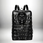 Un sac a dos gothique noir avec un crâne en relief et des sangles à boucles. — vue 1
