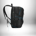 Un sac à dos noir de style sac à dos foot est représenté isolé sur un fond blanc dégradé. — vue 4
