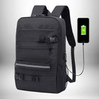 Un sac à dos skate noir avec plusieurs poches et sangles, et un port USB pour charger un téléphone.
— vue 7
