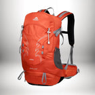 Un sac à dos orange vif de randonnée avec une grande poche principale, des poches latérales, et des sangles de compression. Le sac comprend le mot "bes" et des éléments de design blancs en forme de flamme — vue 6