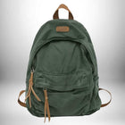 Un sac à dos coton vert foncé avec des sangles en cuir marron. Le sac a une petite poche au fond avec des détails en cuir. — vue 7