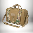 Un sac de voyage de couleur fauve avec des accents de camouflage et une bandoulière rembourrée, ressemblant à un sac cavaillon. — vue 1