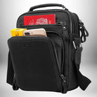 Un sac de ville homme noir en cuir avec plusieurs poches, contenant un passeport, un téléphone et un paquet de cigarettes.
— vue 7