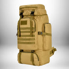 Sac à dos militaire grand format de couleur beige. Il comporte de nombreuses poches, des sangles réglables et des fixations.
— vue 6