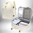 Image d'un set de bagages de voyage. On y voit un sac a dos et une valise, tous deux de couleur blanche, avec un design moderne. Le sac a dos easyjet 45 36 20 est présenté à côté d'une valise ouverte, révélant des vêtements pliés et rangés. — vue 8