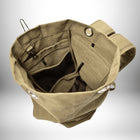 Vue intérieure d'un sac à dos en tissu beige. Il est ouvert avec des poches intérieures visibles.
 — vue 6