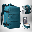 Un sac à dos de voyage bleu sarcelle conçu pour être utilisé à la fois comme sac à dos et comme valise. Il y a trois dessins de référence : un sac à dos complet, une vue détaillée montrant le compartiment principal, et une vue montrant le compartiment avant zippé qui s'ouvre comme une valise.
 — vue 7