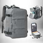 Sac à dos gris bien conçu avec plusieurs compartiments et sangles de compression, avec des images d'autres sacs à dos ouverts montrant différentes fonctions de rangement. — vue 6