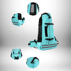 Image d'un sac à dos bleu clair pour le transport d'un chien, avec des détails comme des sangles, des poches et des éléments réfléchissants. Le sac à dos transport chien est entouré de petits aperçus montrant des caractéristiques supplémentaires.
 — vue 7