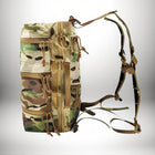 Image d'un sac à dos médical de couleur camouflage, avec des poches et des bretelles. — vue 6