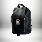 Un sac a dos metal noir en cuir avec une boucle argentée — vue 1