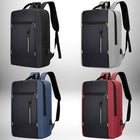 Quatre sacs à dos homme chic de différentes couleurs sont présentés : noir, gris, bleu et rouge.
 — vue 5