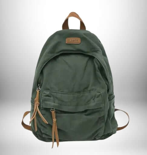 Sac à dos en coton vert avec des détails en cuir.
