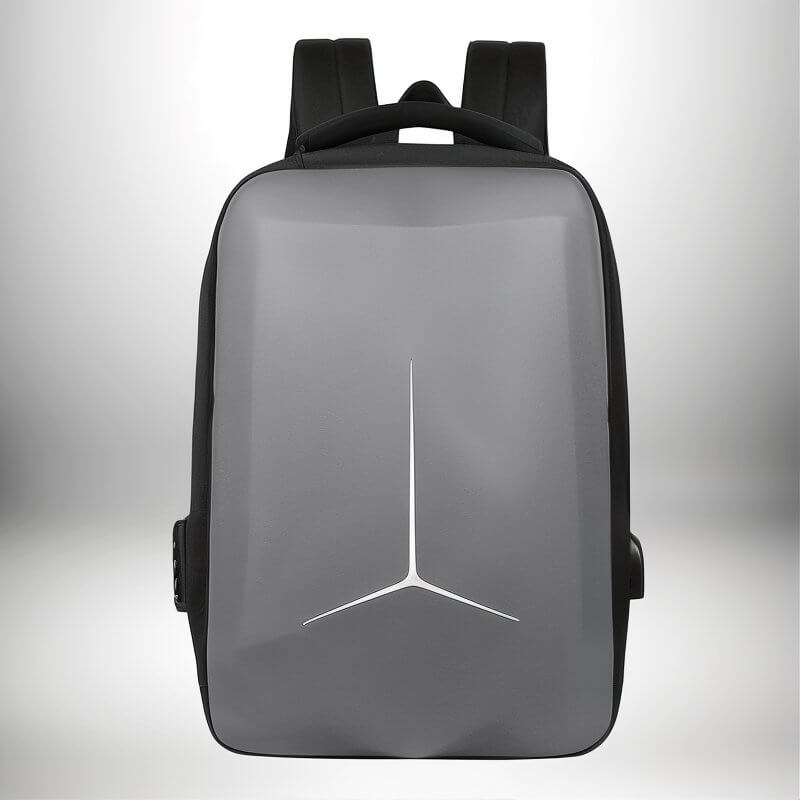 Un sac à dos coque rigide gris avec des accents blancs et des sangles noires.