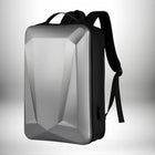 Un sac a dos jeu video​ argenté et noir, avec une forme angulaire et des bretelles. — vue 8