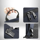 Quatre gros plans mettent en valeur les caractéristiques d'un **sac a dos homme design**, notamment une poignée rembourrée, des fermetures éclair métalliques, un port USB pour le chargement et une conception de panneau arrière avec des bretelles et des lunettes de soleil. L'ensemble du design est de couleur bleu marine.
 — vue 6