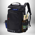 Un sac dos isotherme noir avec une canette de Pepsi à l'intérieur et des bières dans les poches latérales.
 — vue 1
