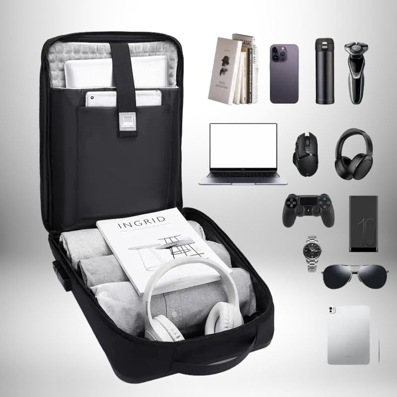 Un sac a dos metal ouvert, contenant des vêtements pliés, une revue "INGRID", un casque audio et divers accessoires électroniques. Sur le côté droit, on voit des objets supplémentaires comme un ordinateur portable, un telephone, une souris d'ordinateur, une manette de jeu, des écouteurs, une montre et des lunettes de soleil.