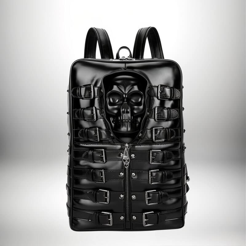 Un sac a dos gothique noir avec un crâne en relief et des sangles à boucles.