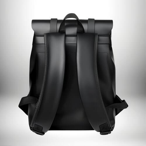 Vue arrière d'un sac a dos anglais large pack noir de haute qualité, avec des bretelles rembourrées épaisses et une poignée supérieure.