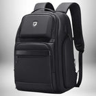 Sac à dos professionnel homme noir avec plusieurs poches et un logo en argent sur le devant.
 — vue 1
