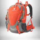 Un sac à dos orange et gris ""Jungle King"" se trouve en biais.
 — vue 5