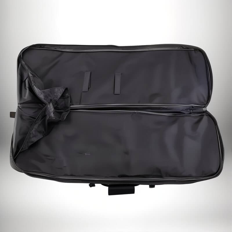 Vue de l'intérieur d'un sac a dos chasse porte fusil noir ouvert.
