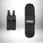 Image d'un sac à dos porte skate noir, présentant un compartimentage spécifique pour ranger divers objets, avec une poche principale où le logo "MACKAR" est imprimé en blanc. — vue 2