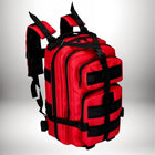 Un sac à dos rouge volumineux avec des sangles noires, probablement un sac infirmier. — vue 3
