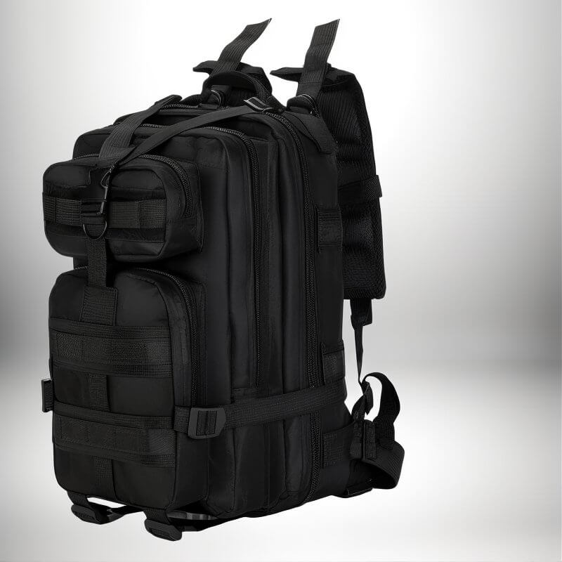 Un sac à dos noir de style militaire, potentiellement un sac infirmier, avec plusieurs poches et attaches.