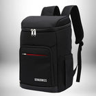 Un sac a dos thermos noir, isole, avec fermeture eclair sur le dessus et une poche avant. — vue 1