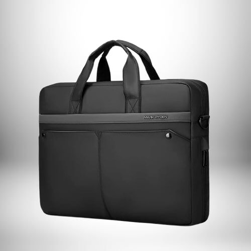 Voici une sacoche ordinateur homme tendance, de couleur noire, avec des poignées et une bandoulière.
