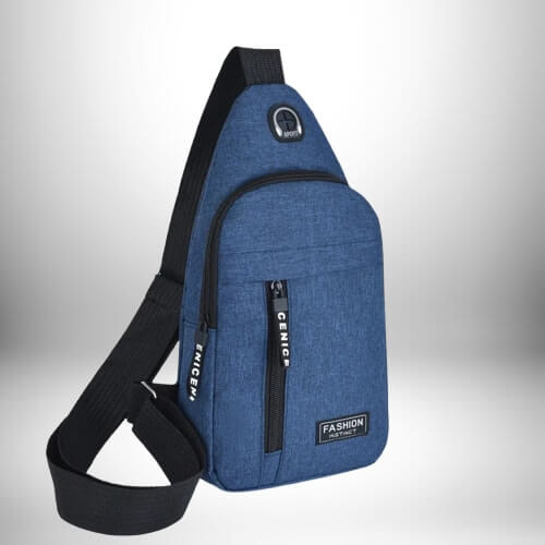 Un sac de sport bandoulière bleu décontracté, avec une poche avant zippée et une sangle noire sur la hanche.

