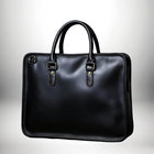Un sac professionnel en cuir noir. — vue 2