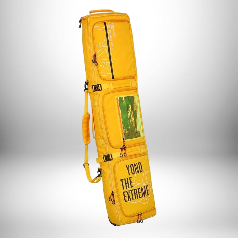Un sac à dos snowboard jaune vertical.