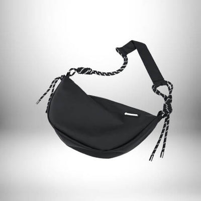 Un petit sac de sport homme noir avec des lanières en corde blanche et noire.