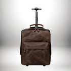Un bagage à main marron en cuir avec des roues et une poignée télescopique. Il pourrait être parfait pour le bagage à main easy jet. — vue 7