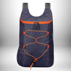 Un sac à dos sportif bleu marine avec des détails orange.
 — vue 1