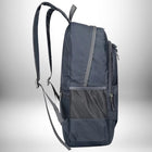 Un sac à dos bleu foncé avec des bretelles grises et un détail en maille.
 — vue 2