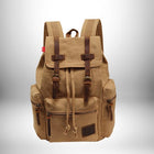 Un sac à dos en toile marron avec des détails en cuir. Le sac à dos a une poche principale, une poche avant et des sangles réglables.
 — vue 8
