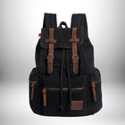 Un sac à dos noir en toile avec des garnitures en cuir marron, une fermeture à boucle et une poche avant. — vue 7